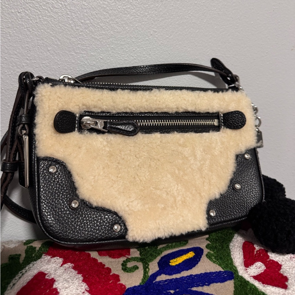 Coach Rhyder Pochette crossbody bag in Shearling w Studs - Picture 5 of 13